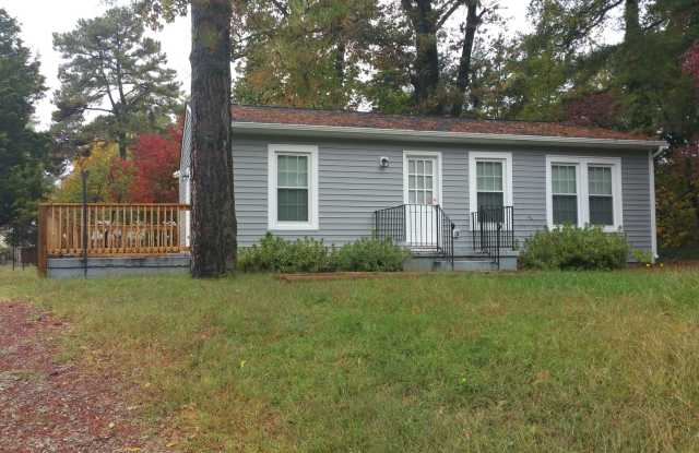 Great house! Three bedroom / One bath photos photos