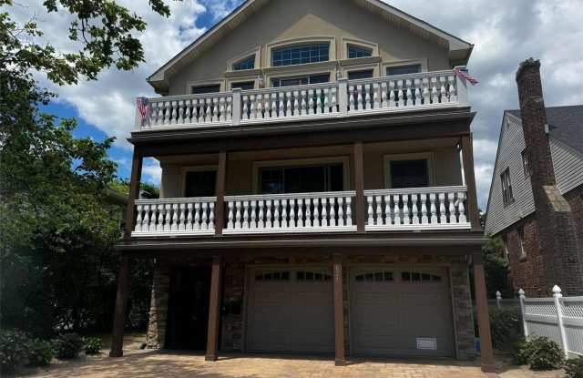 621 E Olive Street photos photos