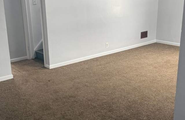 Large 3 bedroom Single Family Home - 478 Smith Avenue, Sharon, PA 16146