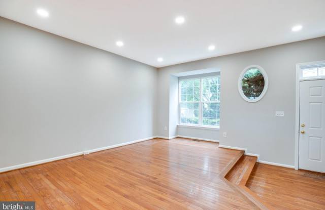 10222 MAGNOLIA GROVE Drive Gallery 3