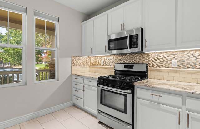 Charming Harbor Park 3 bedroom 2.5 bath Gallery 4