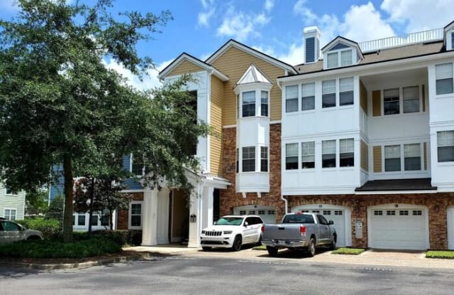 Montreux at Deerwood Lake - 8550 Touchton Rd, Jacksonville, FL 32216