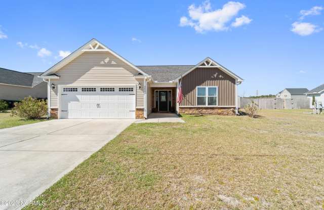 202 Chestwood Drive - 202 Chestwood Drive, Onslow County, NC 28539