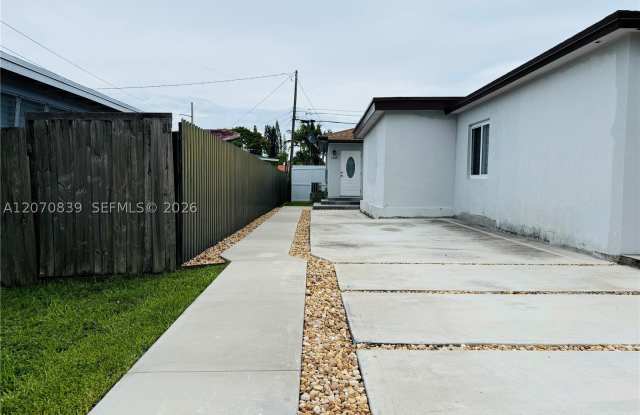 1221 SW 76th Ct Gallery 3