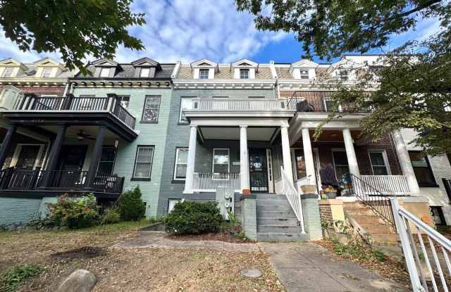Stunning 3 BR/2 BA Apartment in Petworth! photos photos