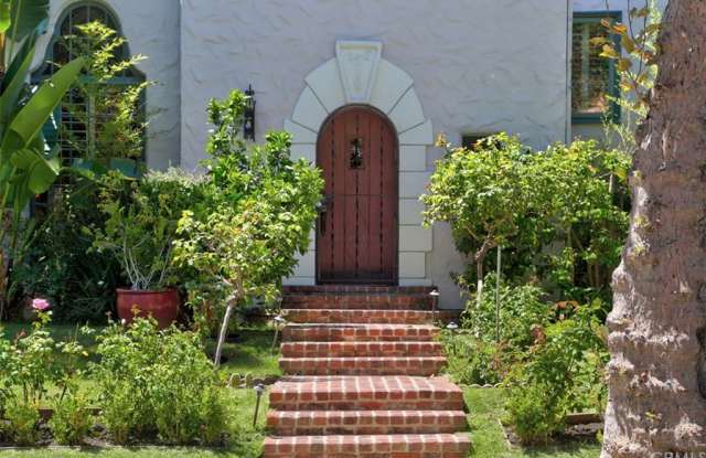 273 S Maple Drive Gallery 3