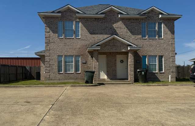 MAY MOVE IN!! Spacious 3 bedroom 3 Bathroom Duplex with Yard Next to Blinn! - 1503 Hollow Hill Drive, Bryan, TX 77802