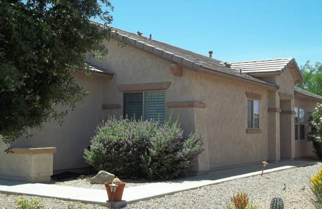 Great fully furnished move in ready rental home! All you need is your suitcase and toothbrush! - 8404 South Thorne Mine Lane, Pinal County, AZ 85118