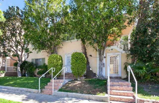 212 S LASKY Dr Gallery 1