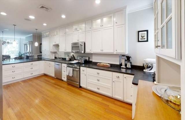 4 BED PENTHOUSE IN BROOKLINE!!!!! - 7 Strathmore Road, Brookline, MA 02445