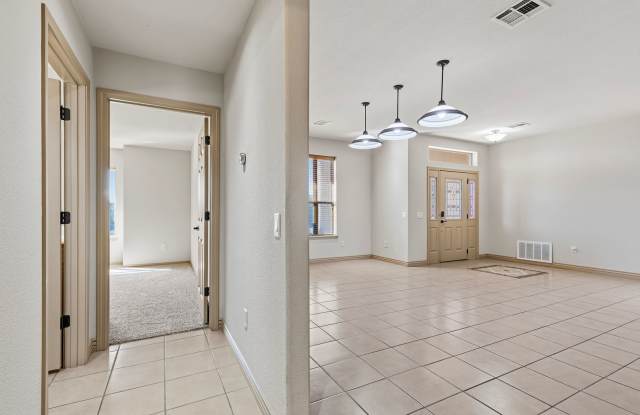 Three Bedroom home with Oversized Garage Gallery 4