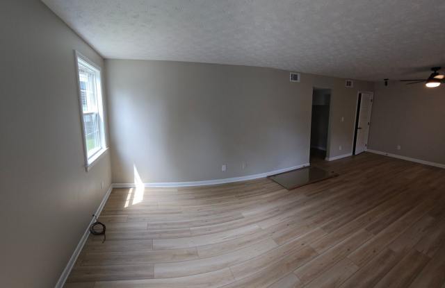 {MA3101} COMPLETELY RENOVATED. Available August 10, 2025...Minutes from downtown Knoxville and the University of Tennessee campus $1200.00 PER MONTH photos photos