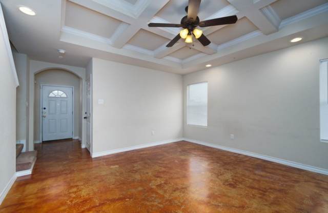 4915 Flipper Drive Gallery 3