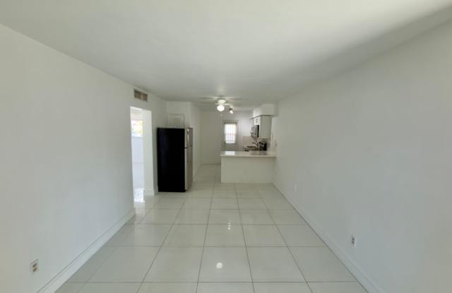 SPACIOUS UPGRADED TWO-BED ONE-BATH UNIT LOCATED IN THE HEART OF LITTLE HAVANA. THE BUILDING HAS A WASHER AND DRYER ON SITE Gallery 3