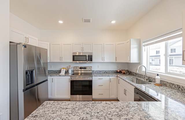Luxury Modern 3 Bed 2.5 Bath Townhome in Sugar City Gallery 3