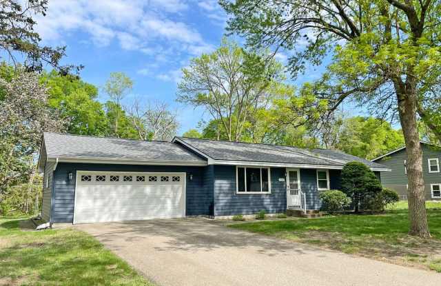 Charming and Comfortable 3BR with Gorgeous Sunroom and Big Back Yard! photos photos