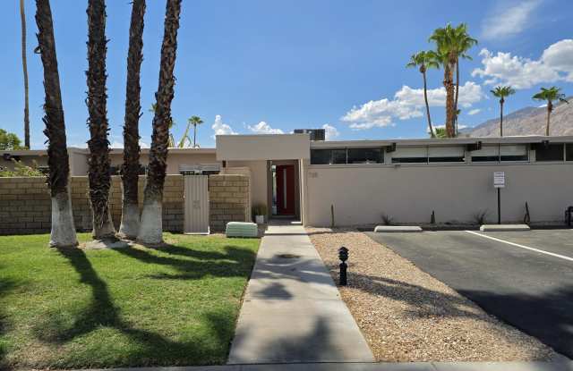 735 E Louise Drive Gallery 1