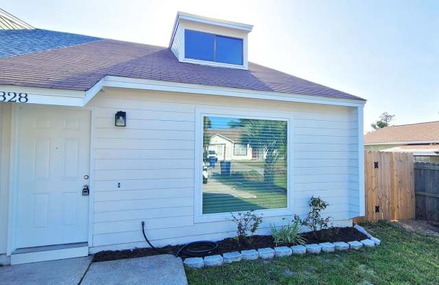 2 Story 2 Bedroom 2 Bath Townhome Centrally Located Gallery 3