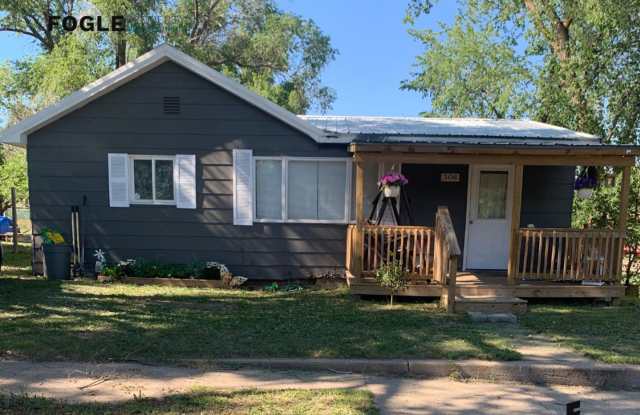 Pet-Friendly 2-Bedroom House for Rent in Watford City Gallery 1
