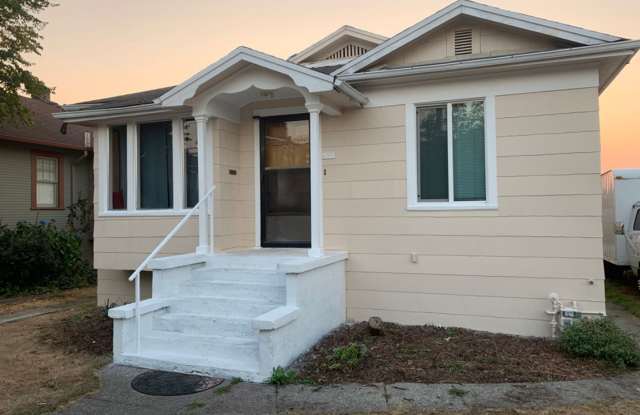 Beautiful 4 Bedroom Home Located on North Beacon Hill! photos photos