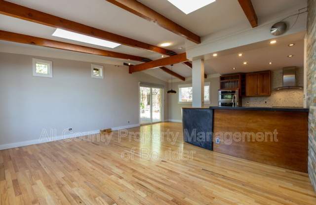 1895 Balsam Ave photos photos