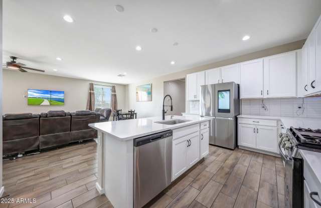 11049 W HADLEY Street photos photos