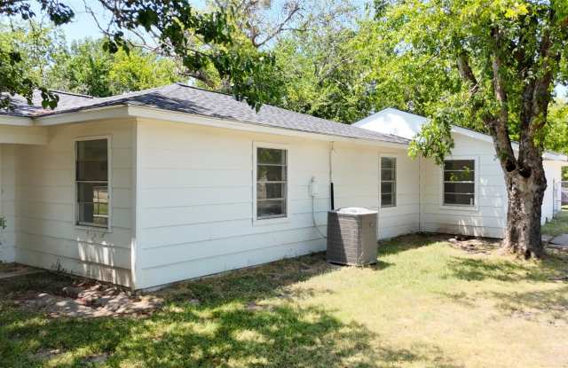 108 E Kirby Avenue Gallery 3