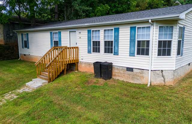 Nice 3BD/2BA Modular home near Lowes in Sylva available 5/1/26 for year long lease photos photos