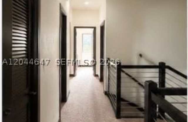 15668 NW 91st Ct Gallery 4