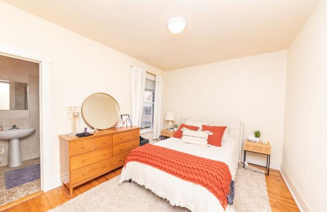 3411 North Elaine Place Gallery 4
