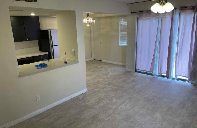 4870 W RANCHO Drive Gallery 4
