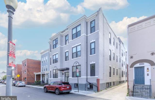 646 NEWTON Place NW Gallery 4