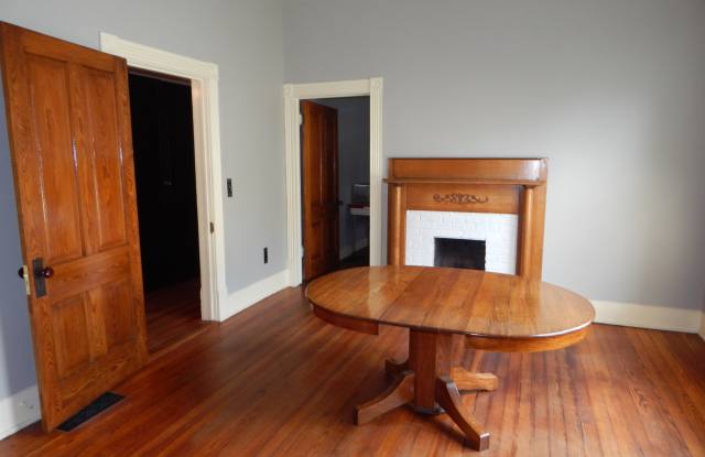 652 Boulevard SE Unit A Gallery 4