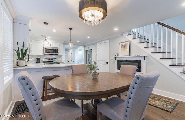 605 Monmouth Avenue unit: Front House Gallery 2