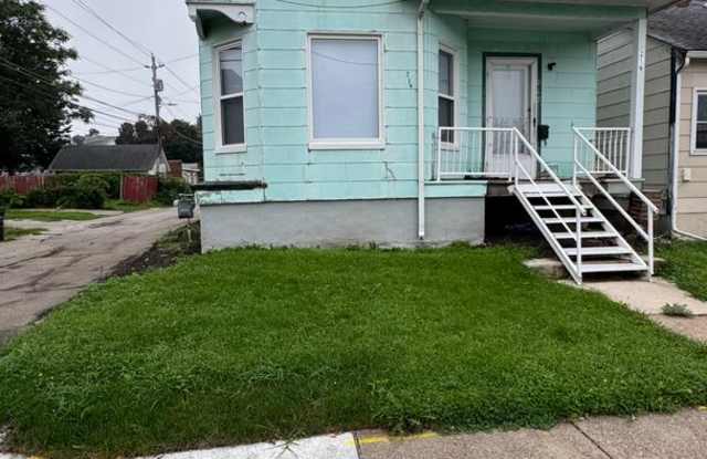 219 w 15th Large 3 Bedroom House - Central Davenport photos photos