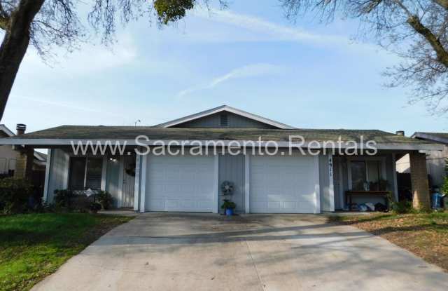 Cute 2bd/1ba Duplex with Garage - Walk to American River College - 4911 Travertine Circle, North Highlands, CA 95841