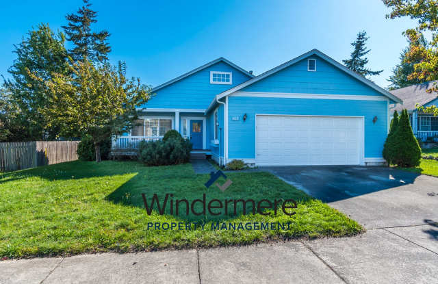 One-level home 3 bedroom home with fenced yard. - 403 Southwest 1st Avenue, Oak Harbor, WA 98277