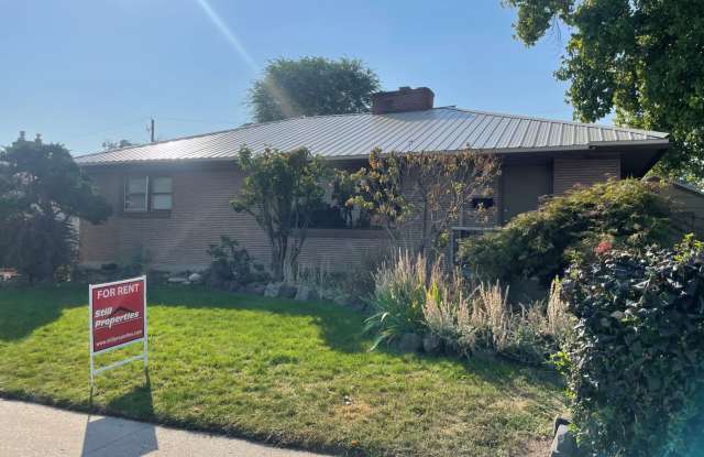 Now renting 3 bedroom House - 1113 Idaho Street, Wenatchee, WA 98801