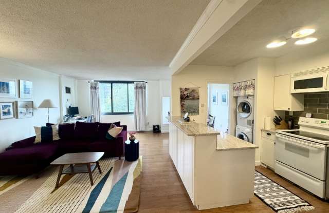 1BR, 1.5 BA Condo w/Resort Amenities, Utilities & Parking Included - Avail Now! Gallery 1