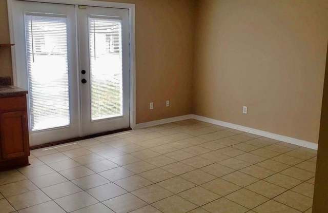 Cute townhome with 3 bd,2.5 bath, with garage near Tyndall AFB, restaurants and shopping. Gallery 3