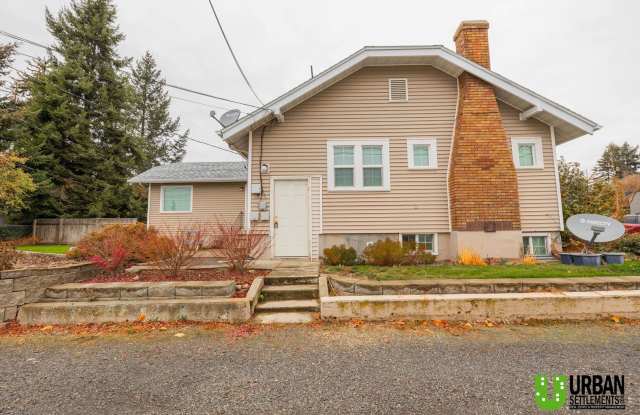 Cozy and charming 2-bedroom, 1-bathroom duplex in Cheney photos photos
