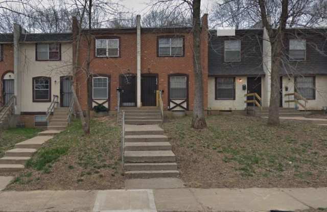 2826 E 10th St photos photos