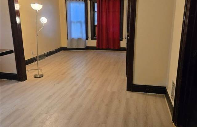 2259 S Park Avenue Gallery 4