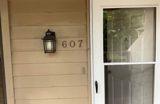Newly renovated 2Bedroom 2 Bath Condo Gallery 4