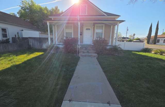 Beautiful 2 bedroom home with large detatched garage photos photos