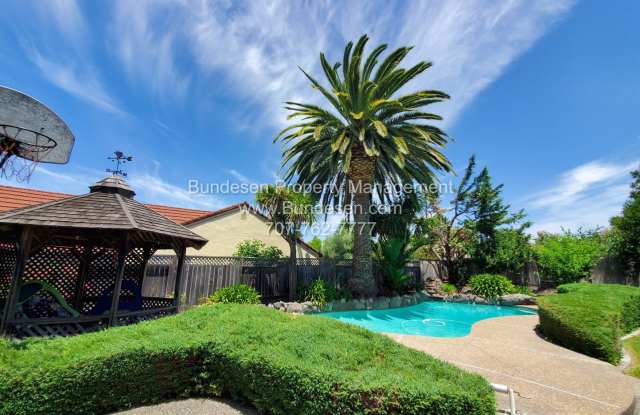 Beautiful 4 Bedroom Home with Pool – Eastside Petaluma photos photos