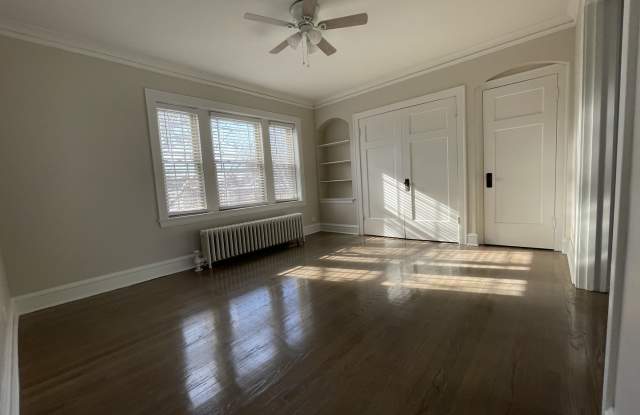 2510 West Thorndale Avenue Gallery 2