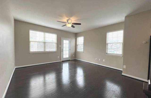 Bright and airy 3bd 3.5bth garage townhome located in Shannon Glen community. Gallery 4