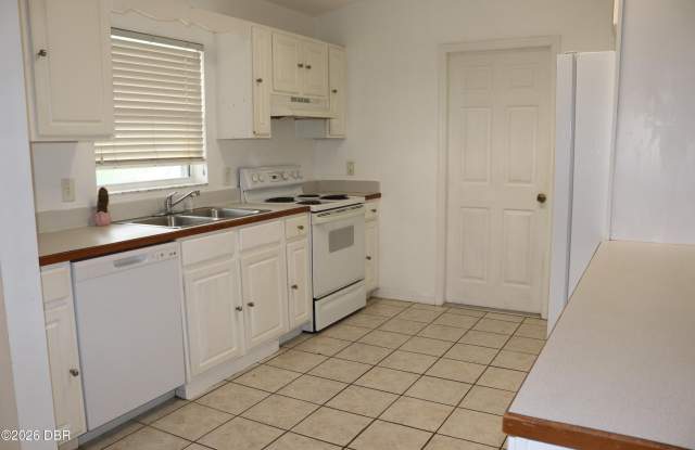 1061 Oak Forest Circle Gallery 3