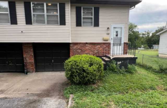 Spacious 2 Bedroom Duplex with Garage and Bonus Basement Living! photos photos
